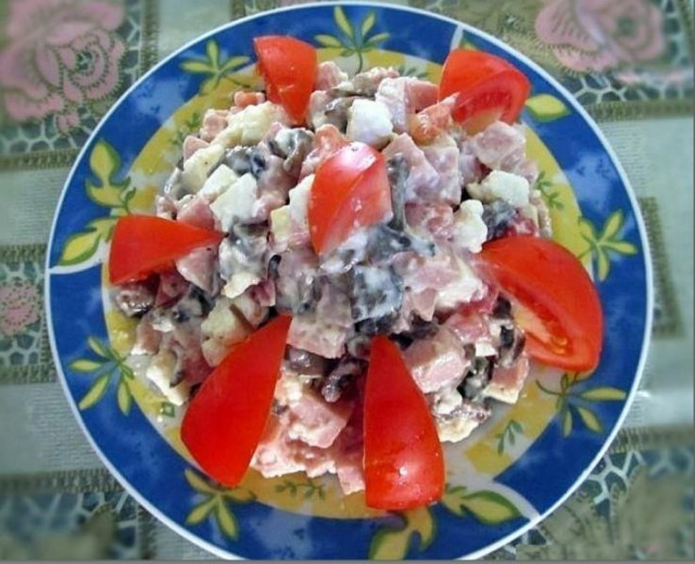 Oyster mushroom salad, soft cheese and ham