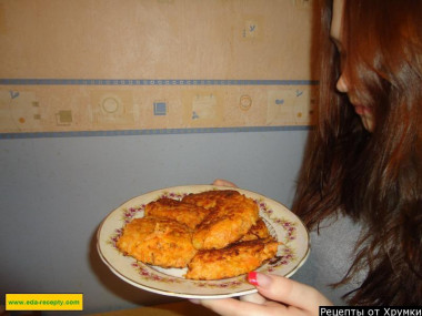 Carrot cutlets with sour cream in a frying pan