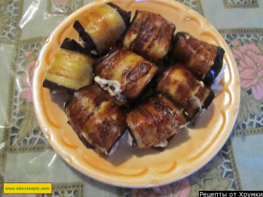 Eggplant rolls with garlic