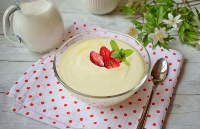 Semolina porridge with milk without lumps