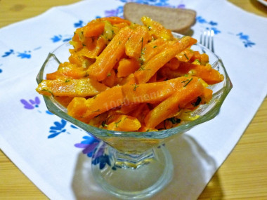 Stewed carrots with onions and sour cream