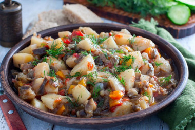 Potatoes with eggplant vegetable stew