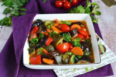 Vegetable stew with eggplant and zucchini