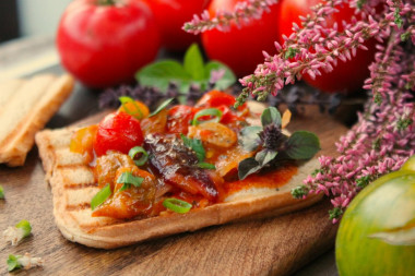 Stewed tomatoes with garlic and onions