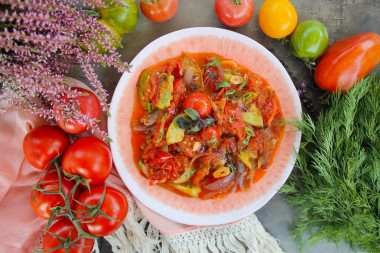 Stewed tomatoes with garlic and onions