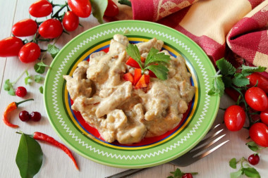 Stewed meat in sour cream - in sour cream sauce