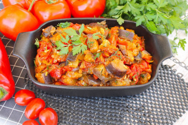 Eggplant with bell pepper and tomatoes stewed