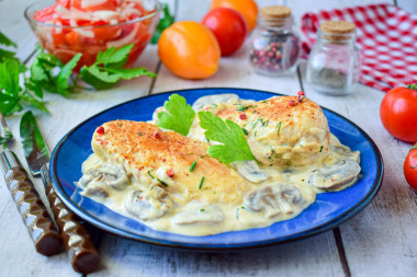 Chicken breast with mushrooms in cream sauce