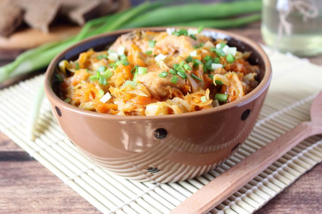 Chicken with cabbage in a slow cooker stewed