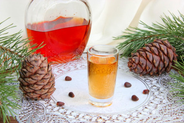 Tincture on pine nuts with vodka