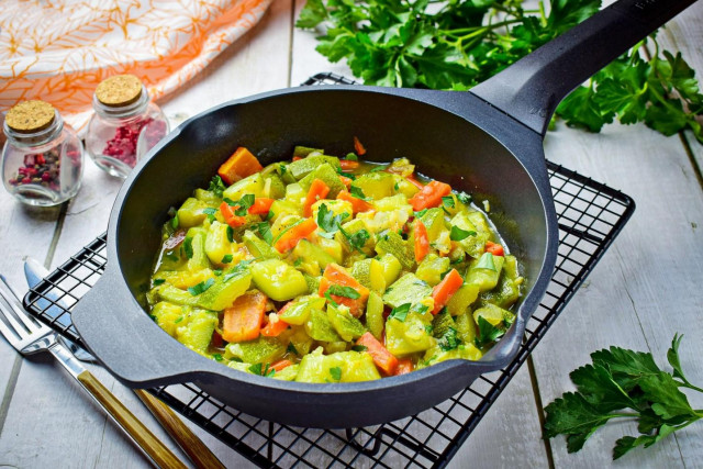 Stewed zucchini with carrots and onions