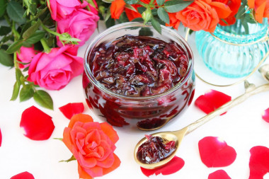 Jam from tea rose petals