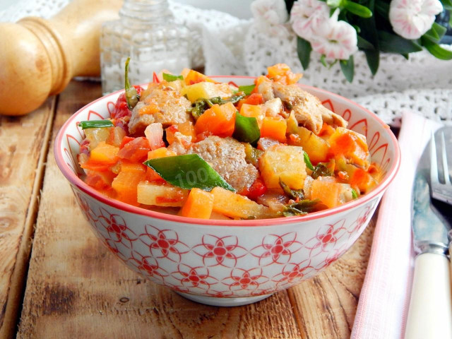 Turkey stewed with vegetables