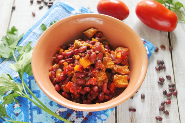 Beans stewed with meat