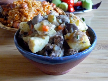 Stewed potatoes with liver