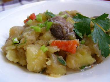 Stewed potatoes with mushrooms