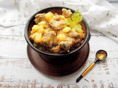 Stewed potatoes with smoked meat