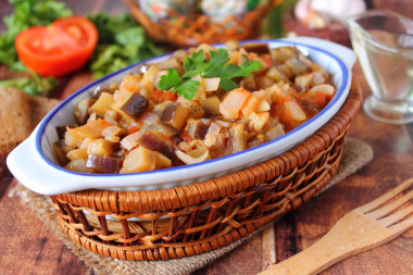 Stewed eggplant with tomatoes and garlic