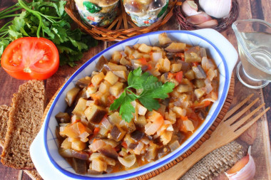 Stewed eggplant with tomatoes and garlic