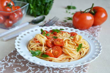 Pasta with tomatoes