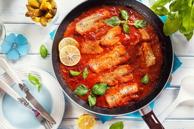 Hake stewed in tomato