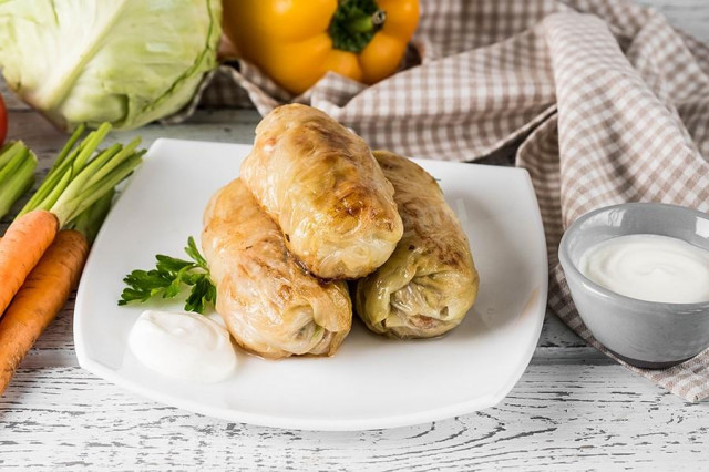 How to stew frozen cabbage rolls in a saucepan