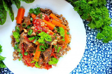 Stewed beef heart with vegetables