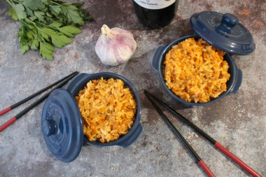 Stewed rice with minced turmeric, carrots and onions