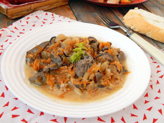 Beef liver stewed in sour cream