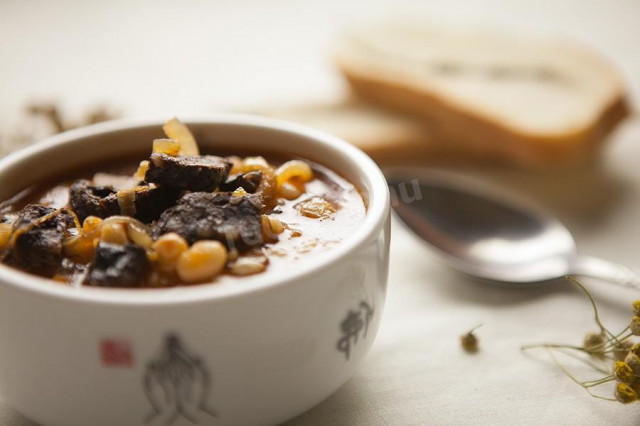 Stewed beans with black pudding