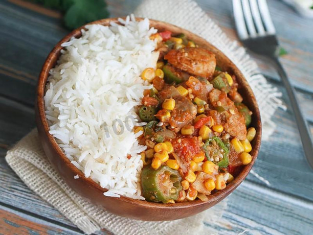 Okra stew with chicken