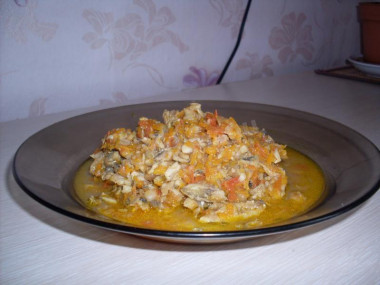 Capelin stewed with vegetables