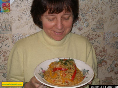 Lean cabbage stewed with bell peppers and tomatoes