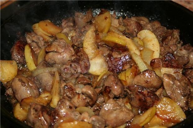 Stewed pork entrails with apple