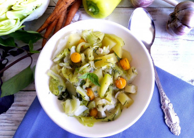 Vegetable stew with cabbage