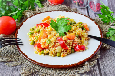 Bulgur with vegetables in a frying pan