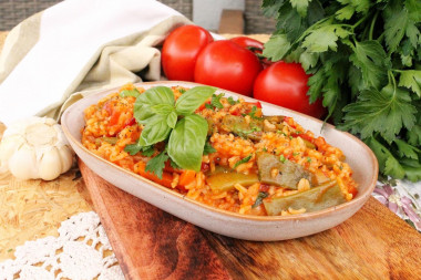 Rice with string beans in tomato sauce