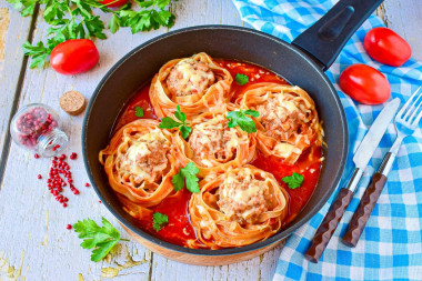 Pasta nests with minced meat in a frying pan