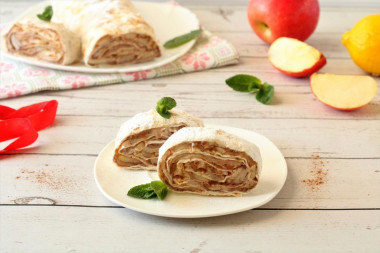 Pita bread strudel with apples in the oven