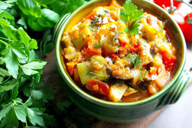 Vegetable stew in a saucepan