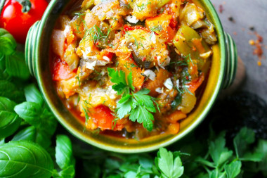 Vegetable stew in a saucepan