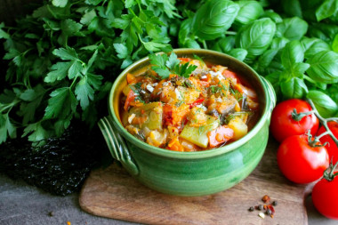 Vegetable stew in a saucepan