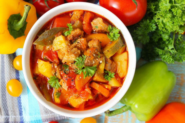 Meat stew with pork vegetables