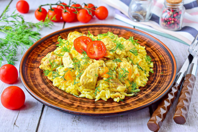 Rice with chicken in a slow cooker