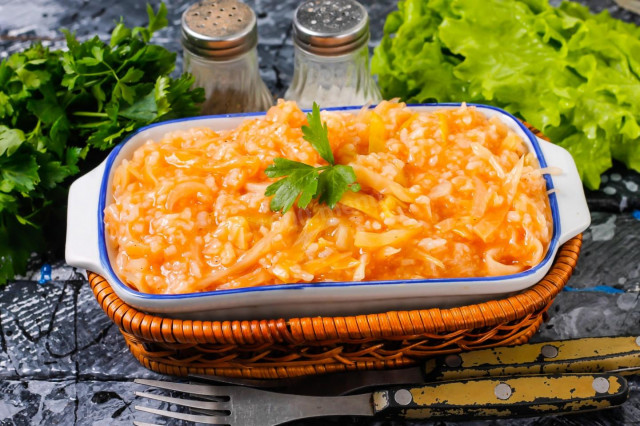 Rice with cabbage in a slow cooker