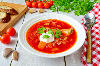 Borscht with fresh cabbage, beetroot and meat