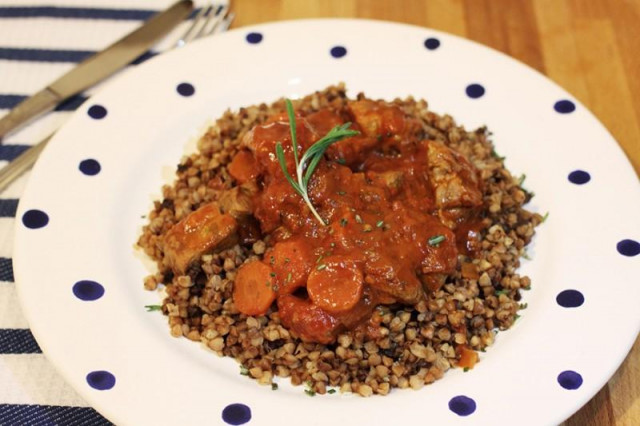 Goulash with buckwheat