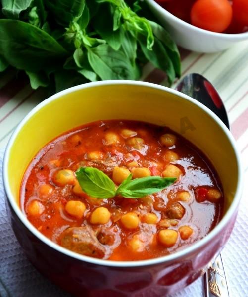 Chickpeas with meat