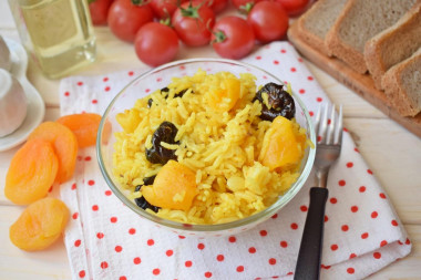 Rice with dried fruits