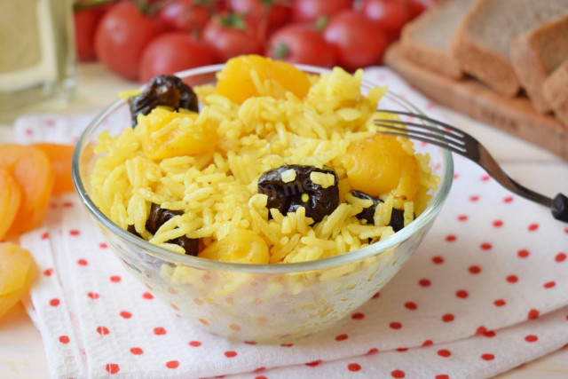 Rice with dried fruits